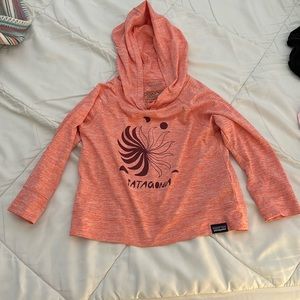 Patagonia 12 to 18 months lightweight pull over with hood great condition